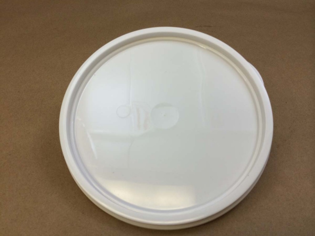  08C5Covers    White  1 Gallon Tear Tab with Gasket  Plastic   Cover