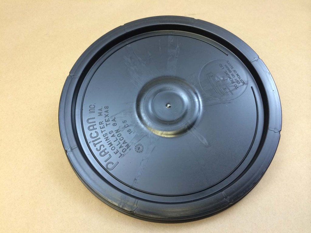  16C4Covers    Black  2 Gallon Tear Tab with Gasket  Plastic   Cover