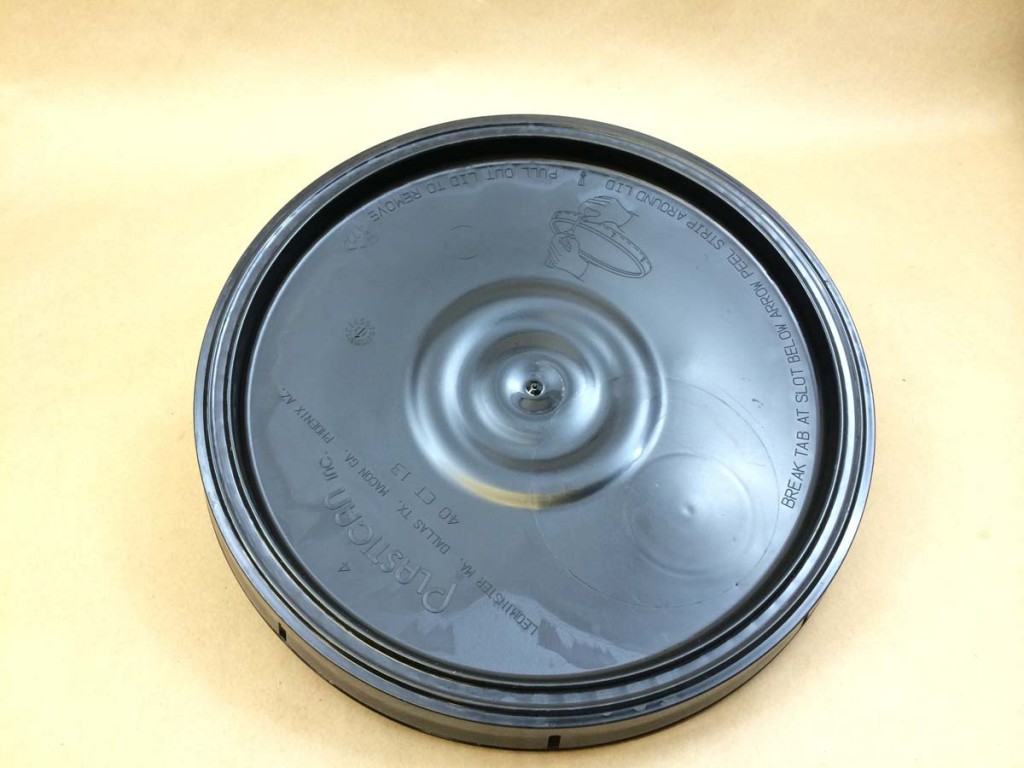      Black  5 Gallon Tear Tab with Gasket  Plastic   Cover