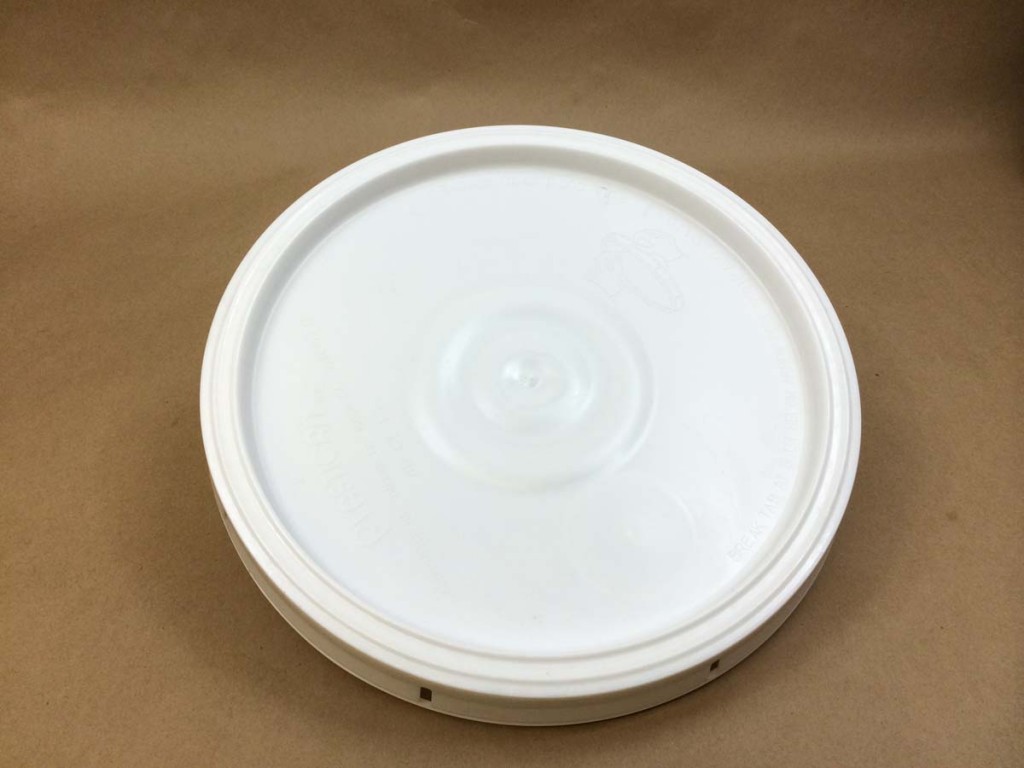      White  5 Gallon Tear Tab with Gasket  Plastic   Cover