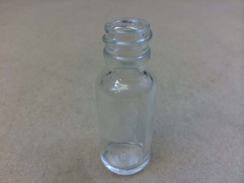 1/2 oz.   18 400 Flint/Clear  Boston Round  Glass   Bottle