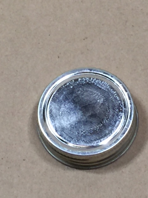  1.75   1.75 Silver  Round  Tinplate   Delta Cap with Solvseal Liner