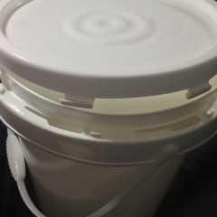 UN Plastic Pails with Twist Top Lids