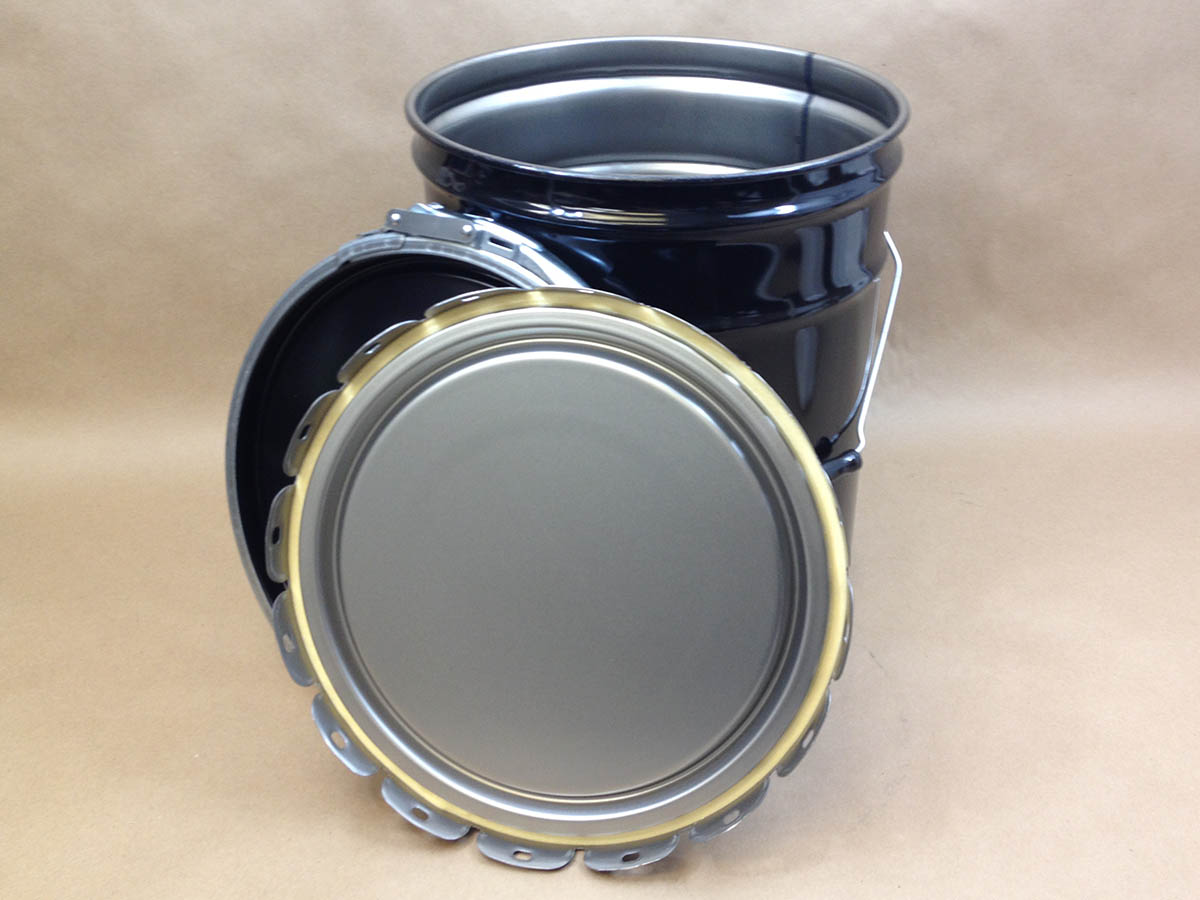 steel pail with lug cover and dish cover and ring.