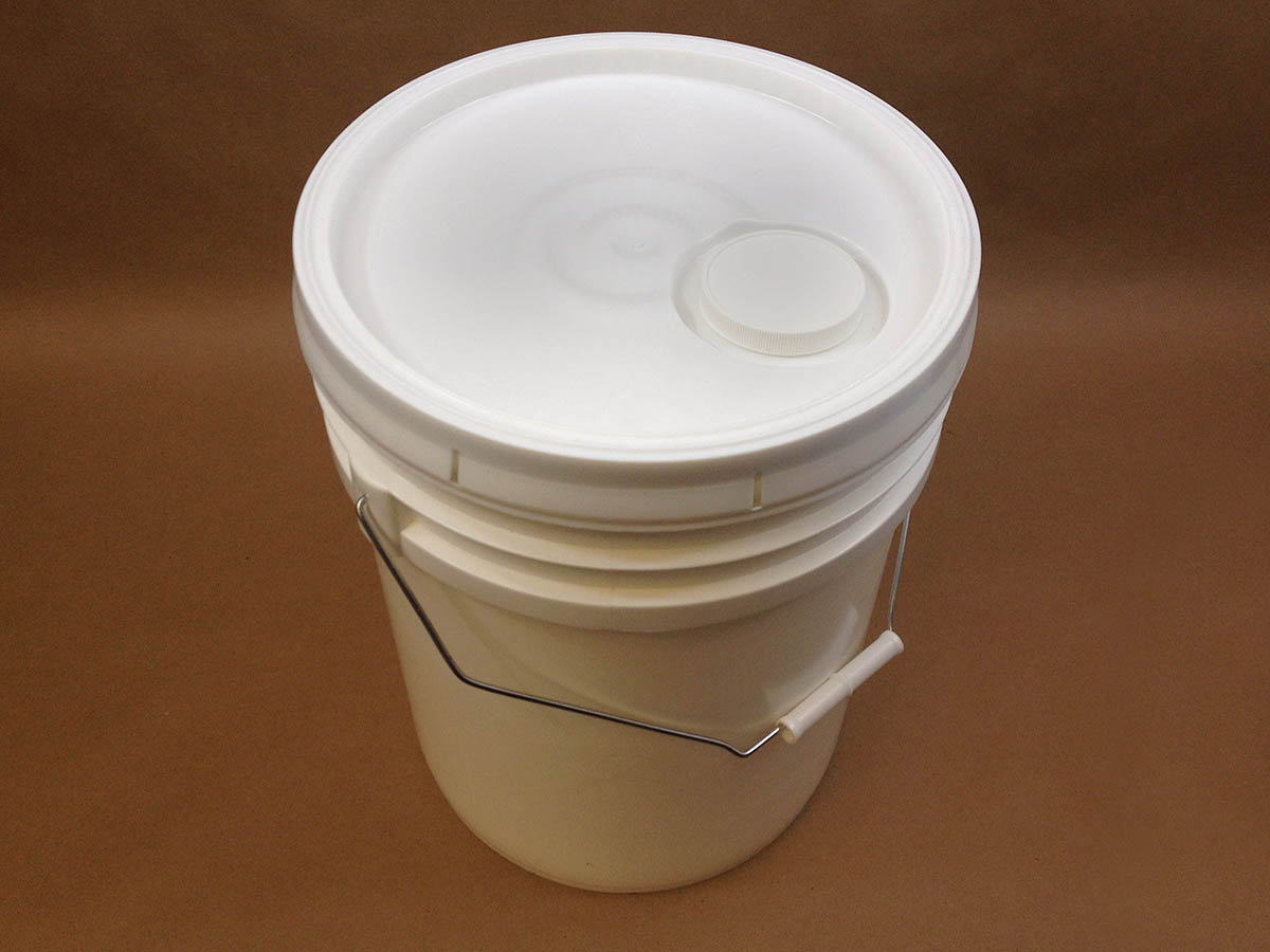5 gallon plastic bucket, 70mm screw cap cover.