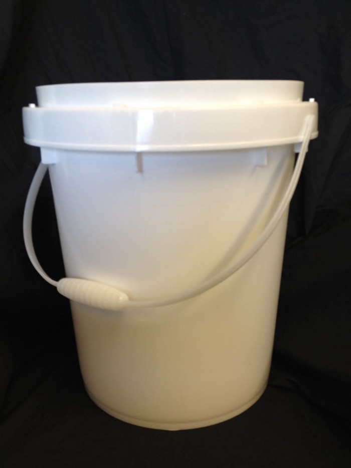 2.5 Gallon White BPA Free Durable Food Grade Bucket With White Screw Lid -  5 PACK