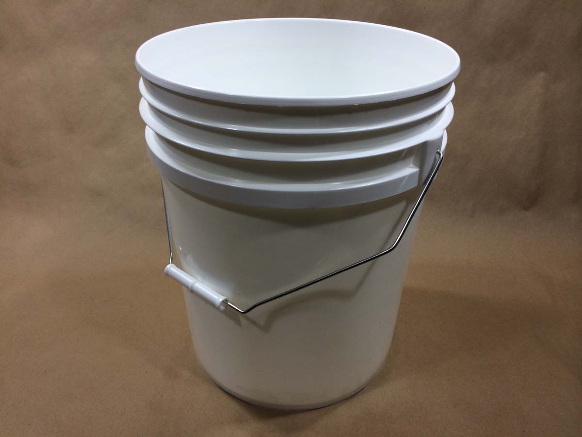 5 gallon white heavy duty plastic bucket (PCI40BWHHTSSL2)  Yankee