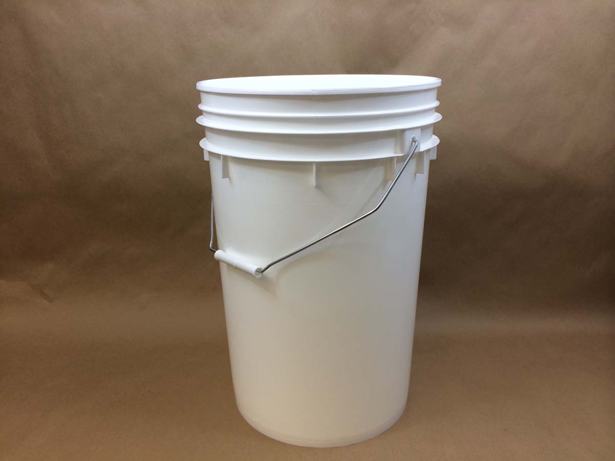 6 gallon white plastic bucket (PCI48BWHHTSSL-2)